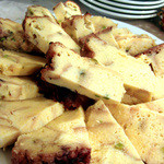 イラン・アラブ料理 アラジン - 遠目から見るとパイナップルにも見えなくは無い・・・濃厚なプリンです。