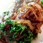 イラン・アラブ料理 アラジン - フライドオニオンとオリーブオイルが見事に合うフムス