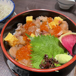 牛たん炭焼 利久 - 海鮮彩り丼と牛たん定食2211円