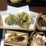 竹寺 - 桜、紅葉、柿、三つ葉、ヨモギ、そしてたんぽぽの葉の天ぷら