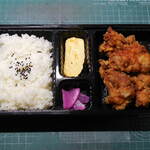 Karaage Koubou Daichan Karaage - ...「からあげ弁当・大（500円）」、揚げたてを入れてくれます。。