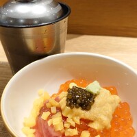 北新地 すし通 - クアトロ丼