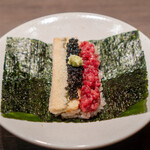 USHIGORO S. - ウチモモと子持ち昆布の手巻き