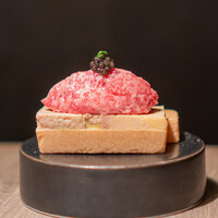 USHIGORO S. SHINJUKU - フォアグラと和牛のタルタル