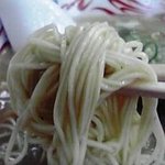 ラーメン・餃子 大勝 - 麺は細麺です