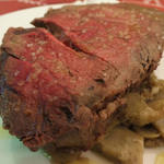 トラットリア 29 - 【‘13.3月のイベント】　「宮城県産黒毛和種　牛ランプのロースト　アーティーチョークのソテーを沿えて」：肉の海に溺れてしまいそう♪