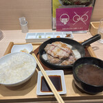 Buta Suteki Senmon Ten B - 豚ステーキ肉増量