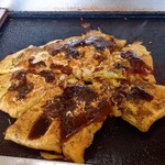 お好み焼き・焼そば 勇ちゃん - お好み焼きなも昆布が入ります。