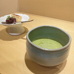 天冨良 麻布よこ田 - 締めのお抹茶、結構なお手前でした