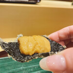 天冨良 麻布よこ田 - これが逸品でした。ウニが大粒すぎる。(これでもウニひとかけ食べた後！