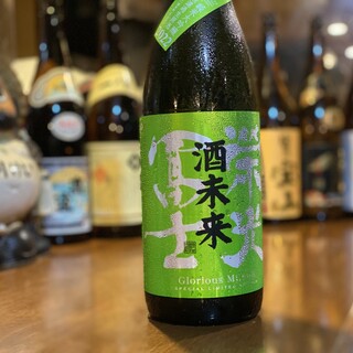 Enjoy famous brands and valuable local sake!