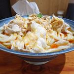 自家製さぬきうどんと肉 新橋甚三 - 肉たまぶっかけＲＥＤ（特大３玉）900円