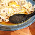 自家製さぬきうどんと肉 新橋甚三 - 肉たまぶっかけＲＥＤ（特大３玉）900円