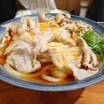 自家製さぬきうどんと肉 新橋甚三 - 肉たまぶっかけＲＥＤ（特大３玉）900円