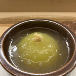 赤坂 菊乃井 - 昼懐石１５７３０円。冬瓜饅頭。お箸で持つとしっかりしているのに、口にするとトロける絶妙な火入れです。中の牛肉大和煮も良いアクセントです（╹◡╹）（╹◡╹）