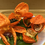 赤坂 菊乃井 - 昼懐石１５７３０円。八寸。左上のささげ豆黒胡麻和えや左下の山桃葛饅頭が、しみじみと美味しかったです（╹◡╹）（╹◡╹）。歳を重ねてわかるようになりました。。