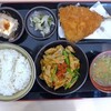 ゆで太郎 - もつ炒め・ご飯大盛＋アジフライ