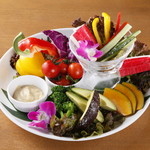 ベビーフェイスプラネッツ - 南国風彩りバーニャカウダー。自家製ソースで食べる自慢の一品！！