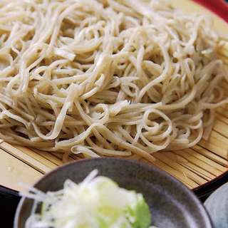 You can enjoy carefully selected soba noodles provided by craftsmen!