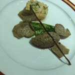 マッシュルーム - 鮎と夏トリュフのムース フィレのソテーバジルソース ミントで和えた桃を添えて