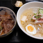 元祖 平壌冷麺屋 - 