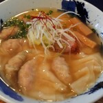 豚骨清湯・自家製麺 かつら - 美しいワンタン麺