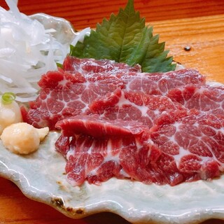 おすすめは♪霜降り中とろ馬刺し♪