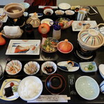 まつや旅館 - 豪華な朝食