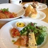 Cafe petit - 料理写真:パスタランチ￥950。（本日の前菜仕立てサラダ、自家製パン付き)