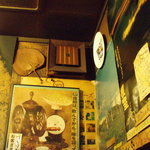淳 - ノスタルジックな店内は濃い，濃すぎるがそれがよい．