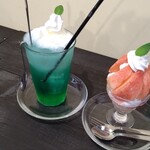 樟山珈琲店 - 桃パフェとクリームソーダ