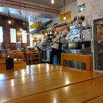 中国ラーメン 揚州商人 - 店舗内。