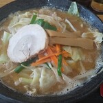 ごん蔵 ラーメン - 野菜赤味噌(880円)