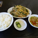 鳳蘭 - ニラレバ炒め定食（７８０円）