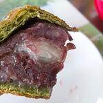 レストラン ペニーレイン - ヨモギのパンの中にはお餅✨