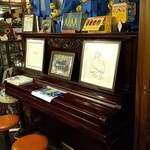 レストラン ペニーレイン - どこをみてもビートルズ♪