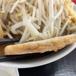 ラーメン もっけだの - 『ラーメン普通ニンニクヤサイマシマシ』の豚