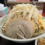 ラーメン もっけだの - 『ラーメン普通ニンニクヤサイマシマシ』+メンマ