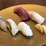 Sushi Tenkawa - メイン　真ん中にイカ