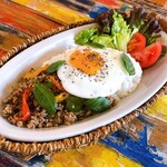 結カフェ - ガパオライス 800円
バジル風味の豚ひき肉をのせた
タイ料理の定番です！