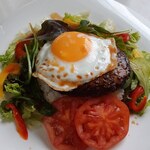 結カフェ - ロコモコ 800円
ジューシーなハンバーグを乗せて
特製ソースをかけました。