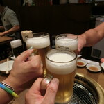 焼肉 鶯谷園 - 生ビールで乾杯