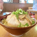 一楽ラーメン - 味噌チャーシューメン950円　横から