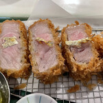 豚笑 - ほんのりピンク。