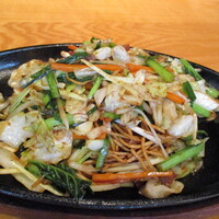 神楽坂 龍公亭 - 鉄板焼きそばはオイスターソース