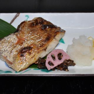 高崎ののどぐろなぜ美味しいのか、なぜ切り身なのか