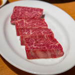 炭火焼肉ホルモン まるは - 