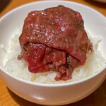 炭火焼肉ホルモン まるは - 