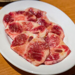 炭火焼肉ホルモン まるは - 