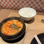 Kokusangyuu Yakiniku Kuidon - 家訓を今一度
                        「焼肉屋でスープをケチるな、さすれば豊かな白飯ライフを過ごせるであろう」